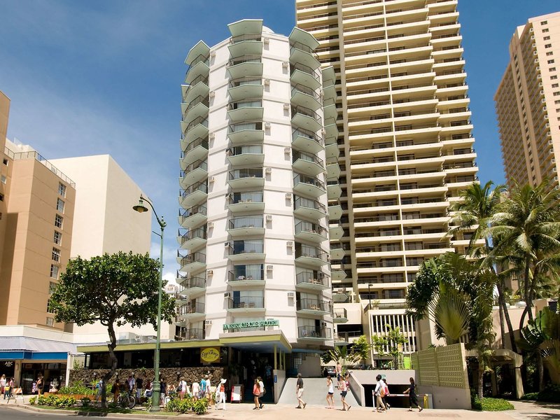 Aston Waikiki Circle